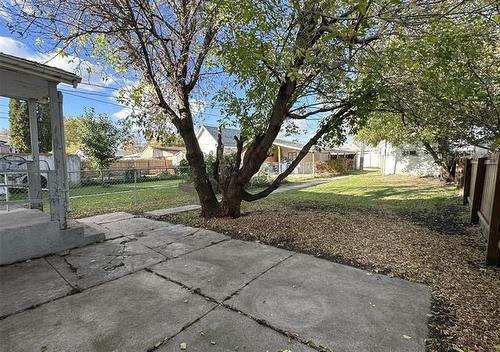 869 College Ave, Winnipeg, MB 