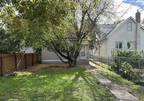 869 College Ave, Winnipeg, MB 