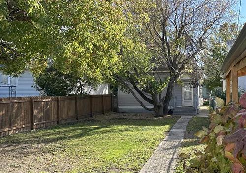 869 College Ave, Winnipeg, MB 