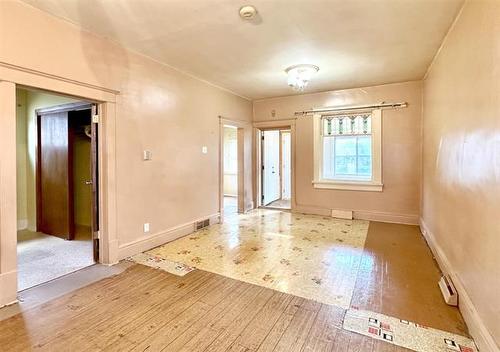 869 College Ave, Winnipeg, MB 