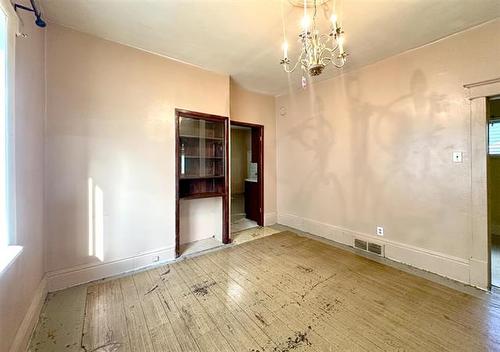 869 College Ave, Winnipeg, MB 