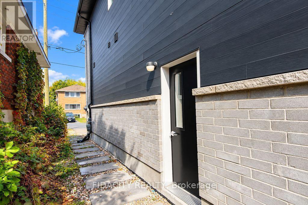 1402 Mayview Avenue, Ottawa, ON