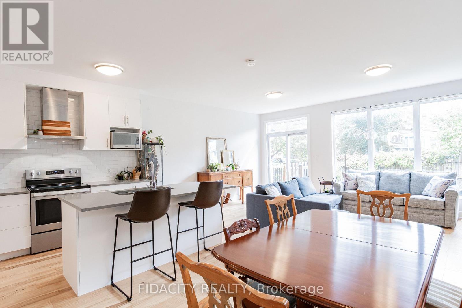 1402 Mayview Avenue, Ottawa, ON