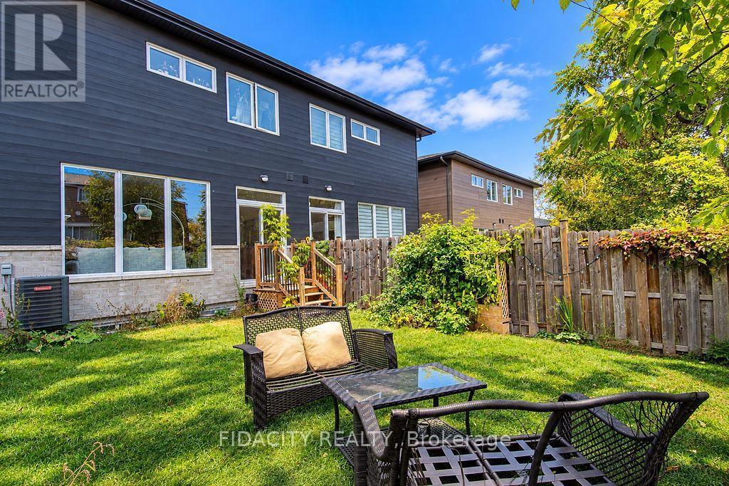 1402 Mayview Avenue, Ottawa, ON