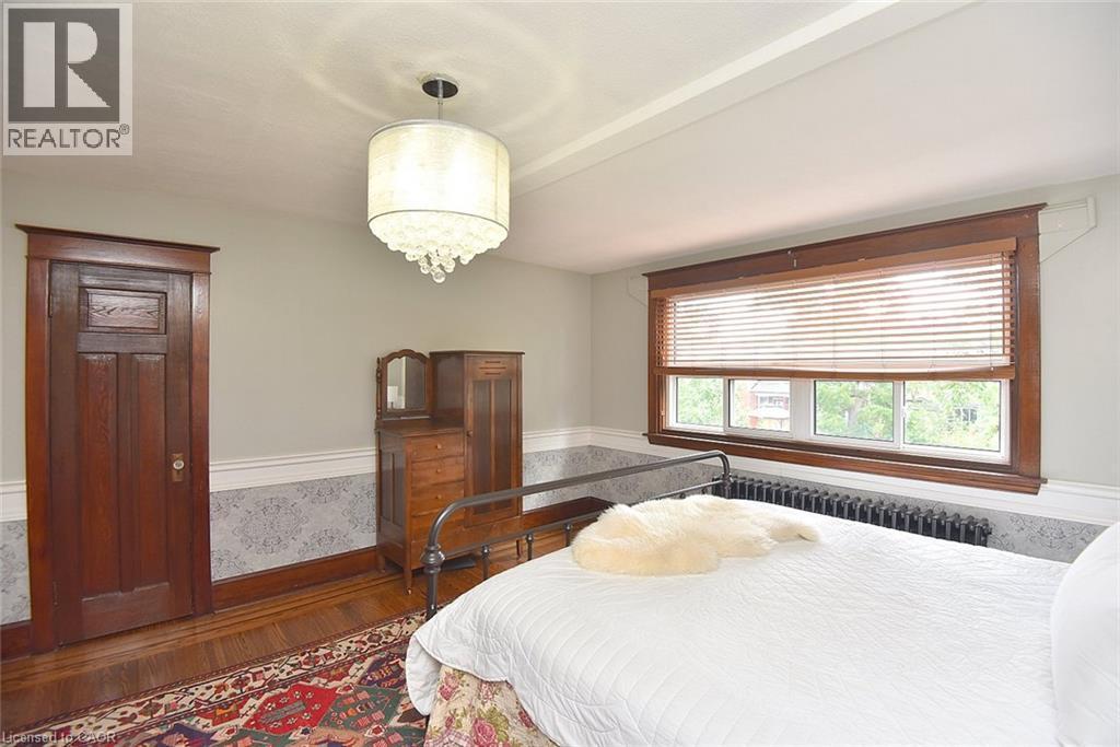 70 Kensington Avenue N, Hamilton, ON