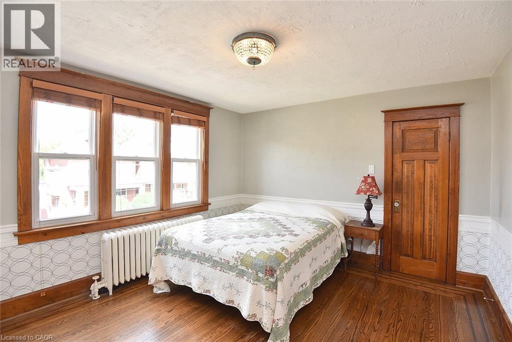 70 Kensington Avenue N, Hamilton, ON