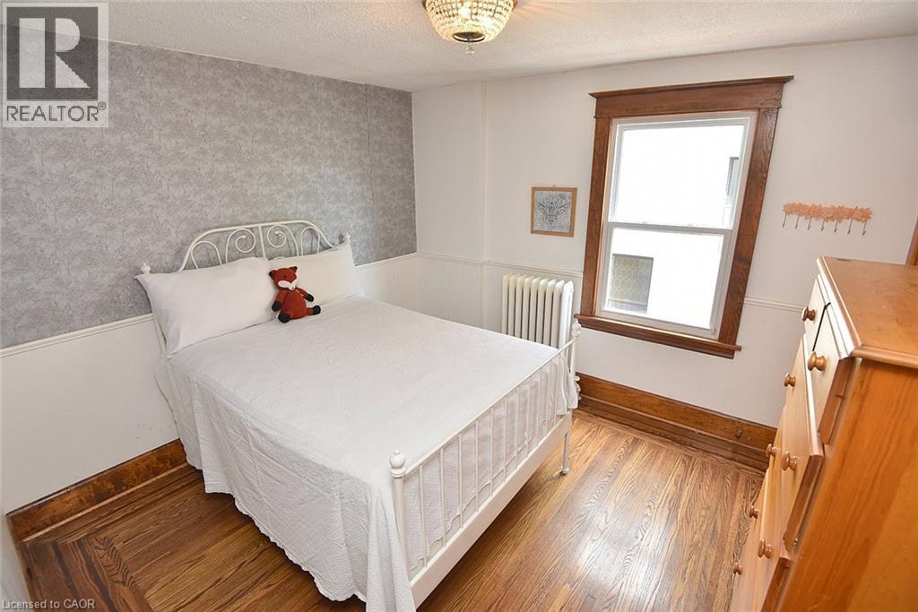 70 Kensington Avenue N, Hamilton, ON