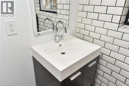 70 Kensington Avenue N, Hamilton, ON 