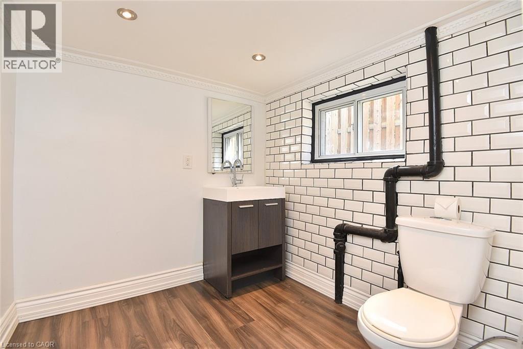 70 Kensington Avenue N, Hamilton, ON