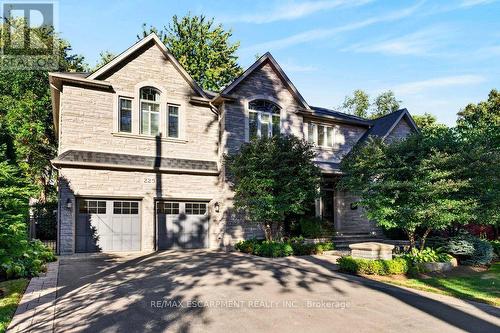 225 LAKESIDE AVENUE  Burlington, ON L7N 1Y4