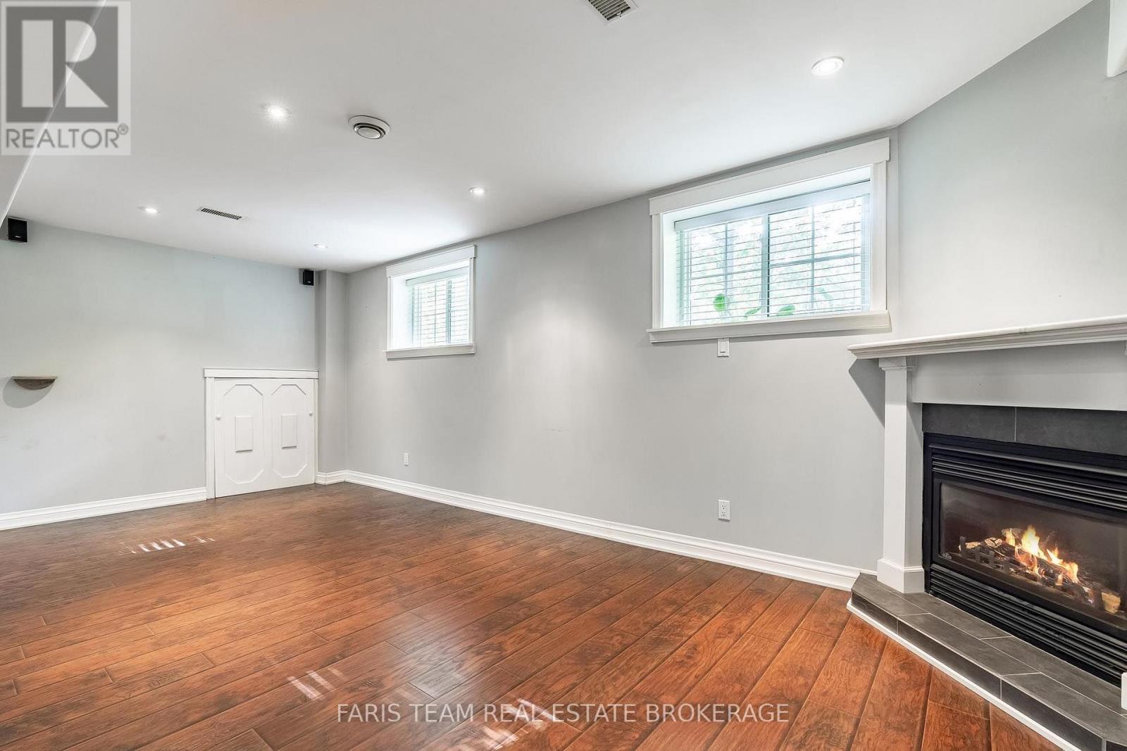 8 Pinecone Avenue, Tiny, ON