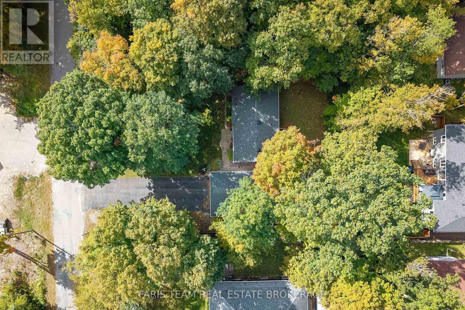 8 Pinecone Avenue, Tiny, ON