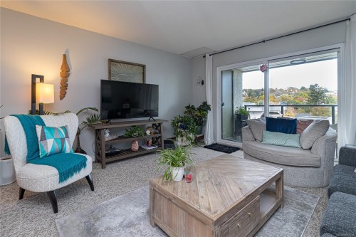 #404-2757 Quadra St  Victoria, BC V8T 4E5