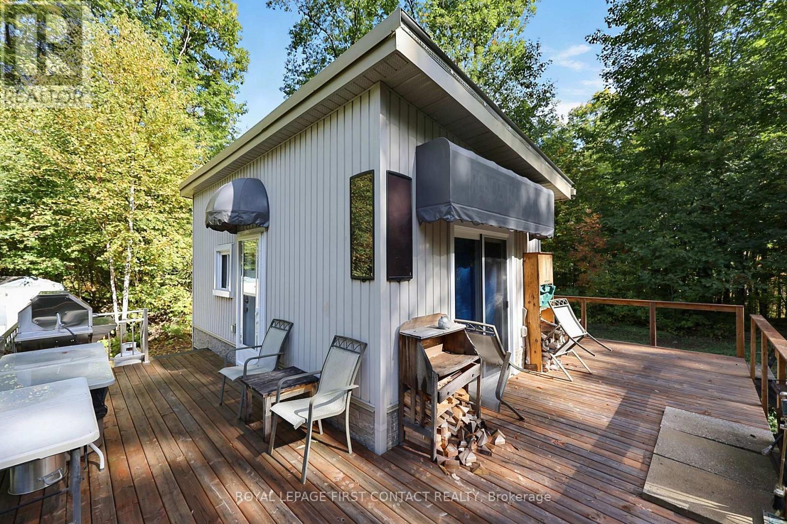 Trailer Bunkie - 2442 Champlain Road, Tiny, ON