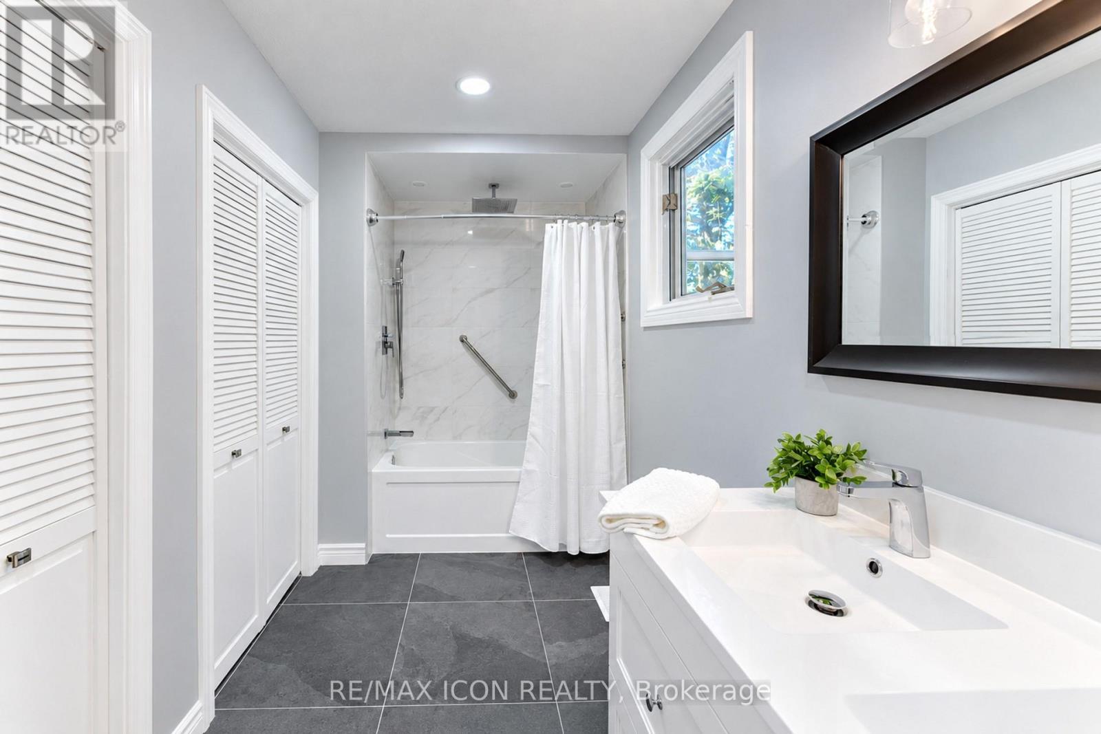 64 Lowrey Avenue S, Cambridge, ON