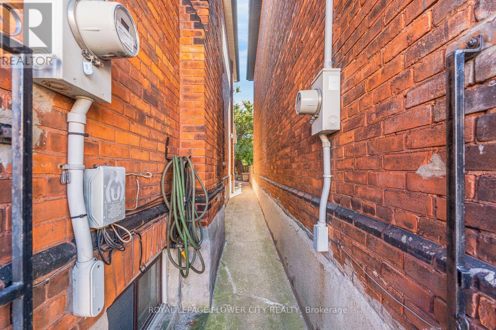 11 Mcneil Street, Hamilton, ON