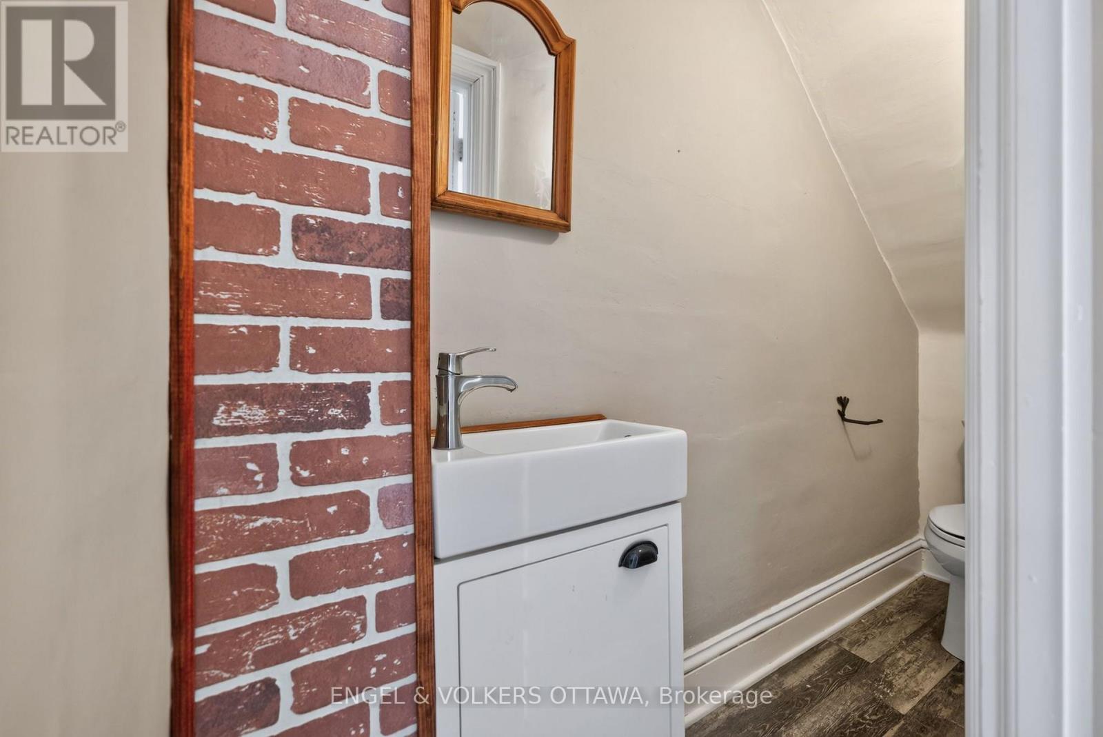 75 Eccles Street, Ottawa, ON