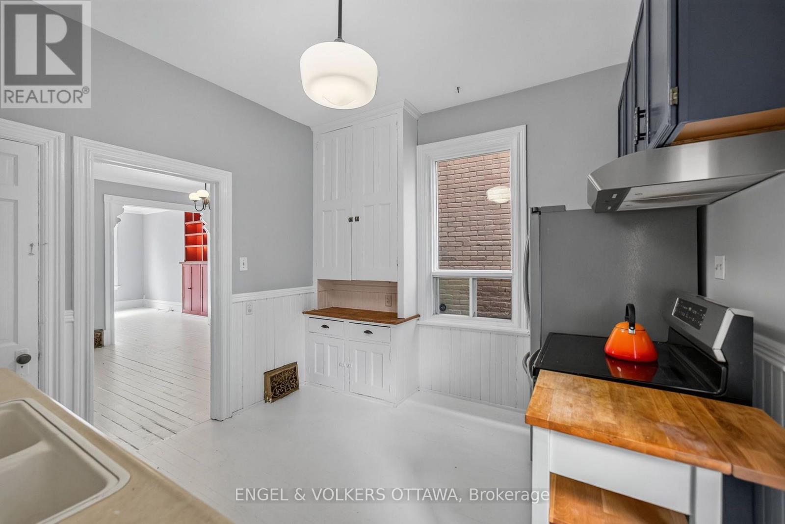 75 Eccles Street, Ottawa, ON