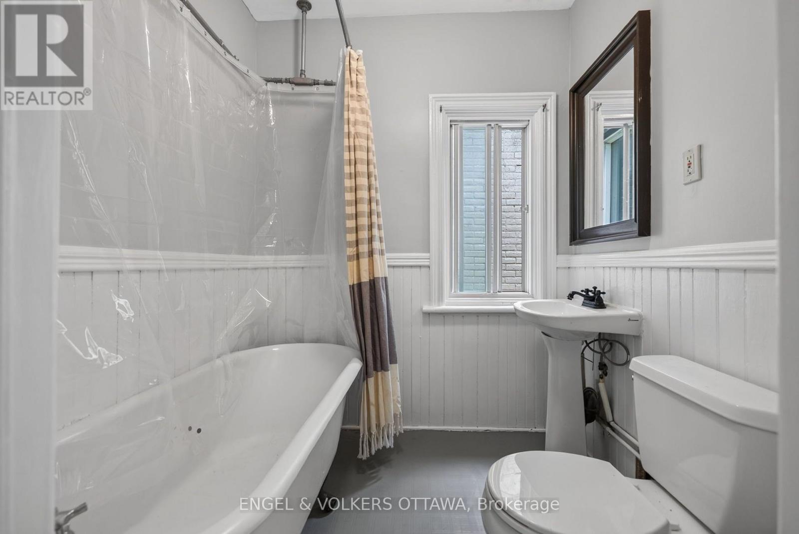 75 Eccles Street, Ottawa, ON