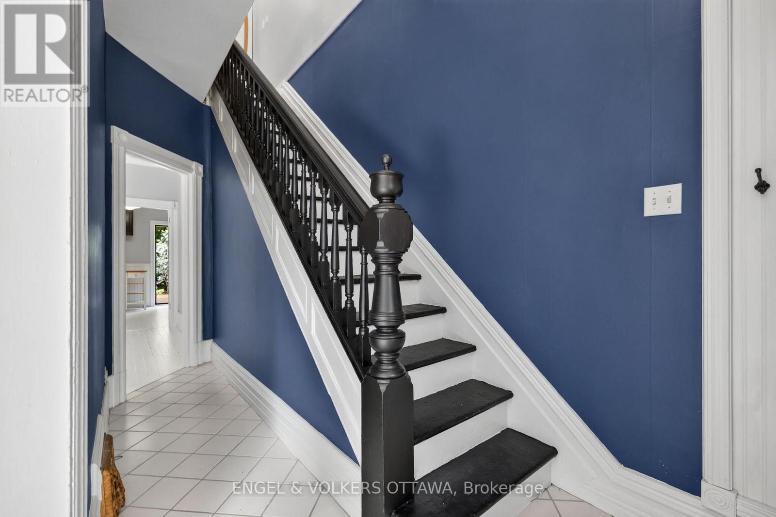 75 Eccles Street, Ottawa, ON