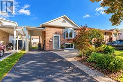6 SANDRA CRESCENT Grimsby, ON L3M 4Y9