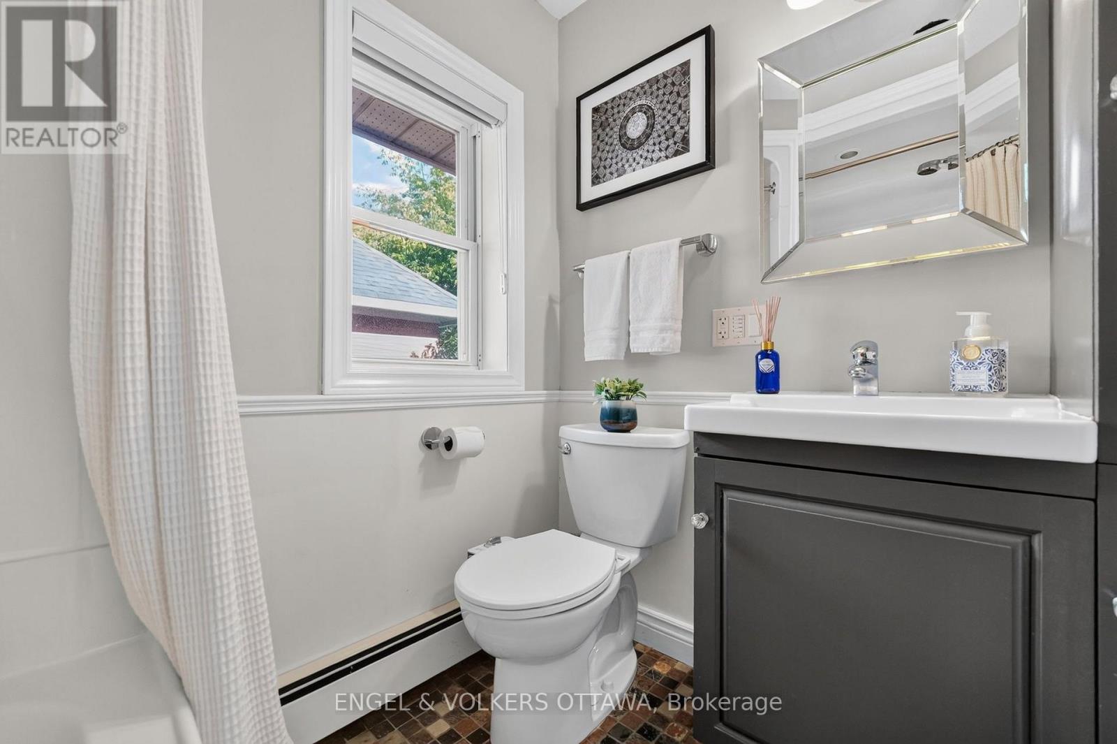 122 Renfrew Avenue, Ottawa, ON