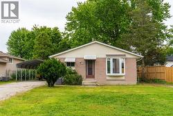 1104 OVERLEA CRESCENT Sarnia, ON N7S 4E7