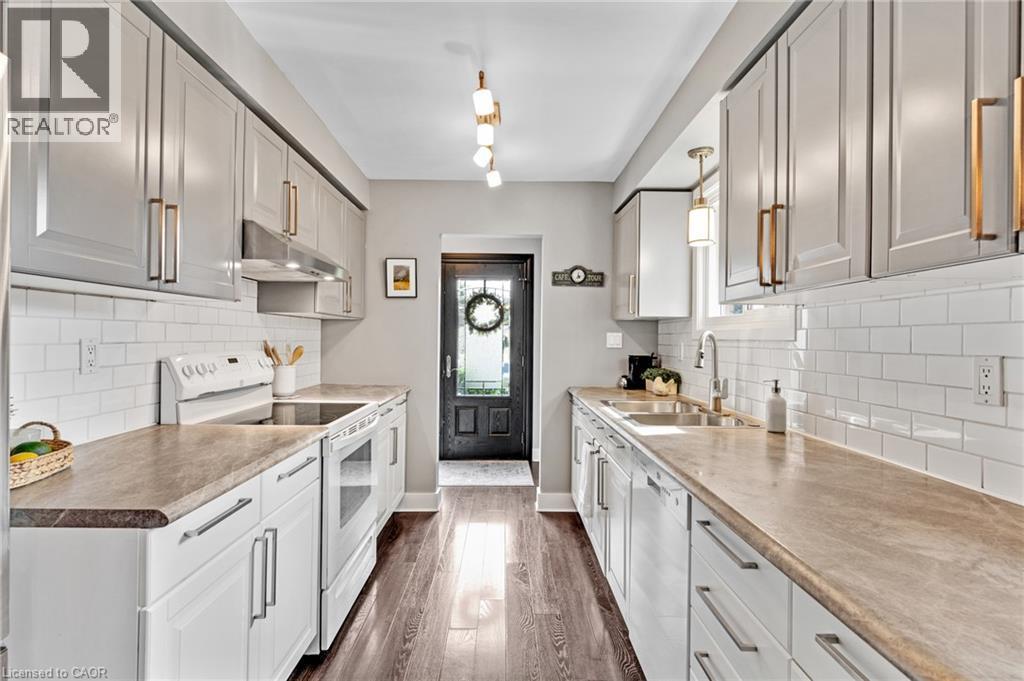 18 Bismark Drive, Cambridge, ON