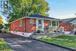 19 WELBOURN Drive  Hamilton, ON L9A 3N1