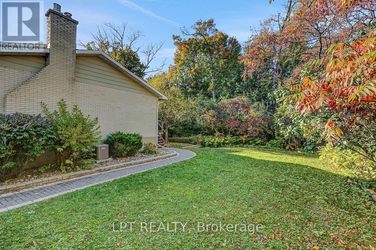 123 Dorothea Drive, Ottawa, ON