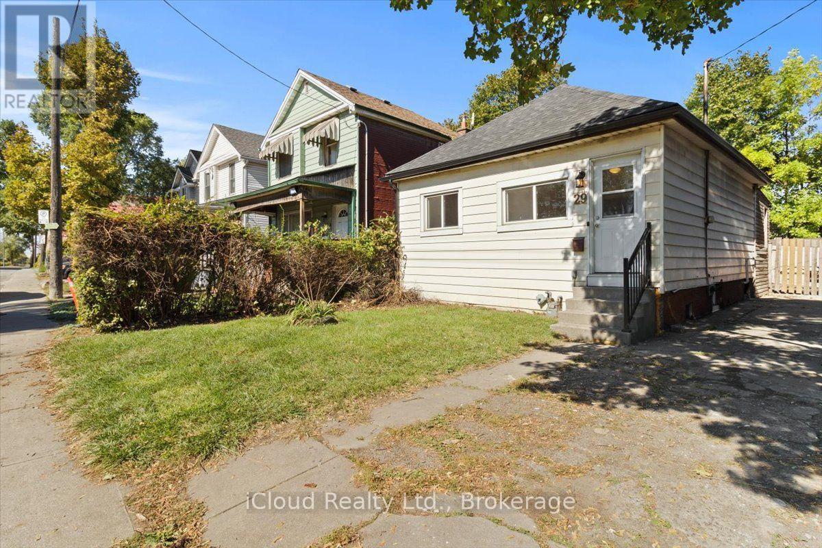 29 Biggar Avenue, Hamilton, ON
