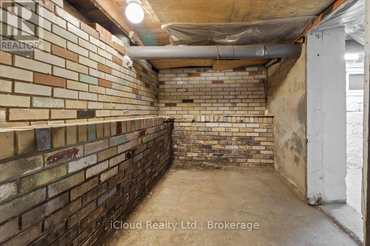 29 Biggar Avenue, Hamilton, ON