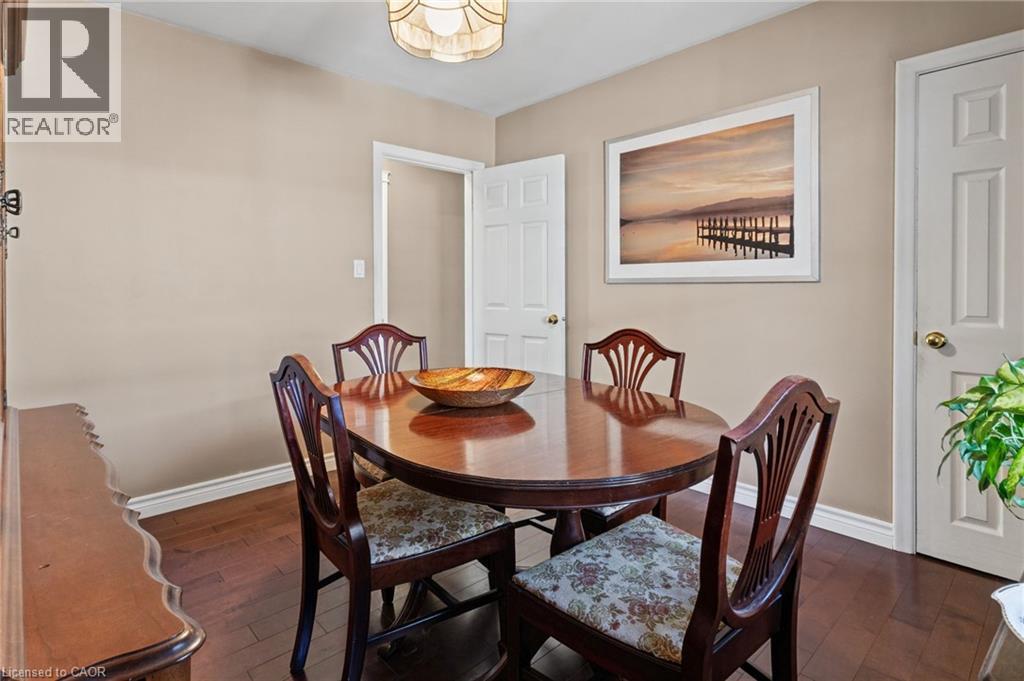 Wood-finish flooring with neutral wall tones - 366 East 17Th Street, Hamilton, ON