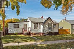 815 F AVENUE N  Saskatoon, SK S7L 1W6