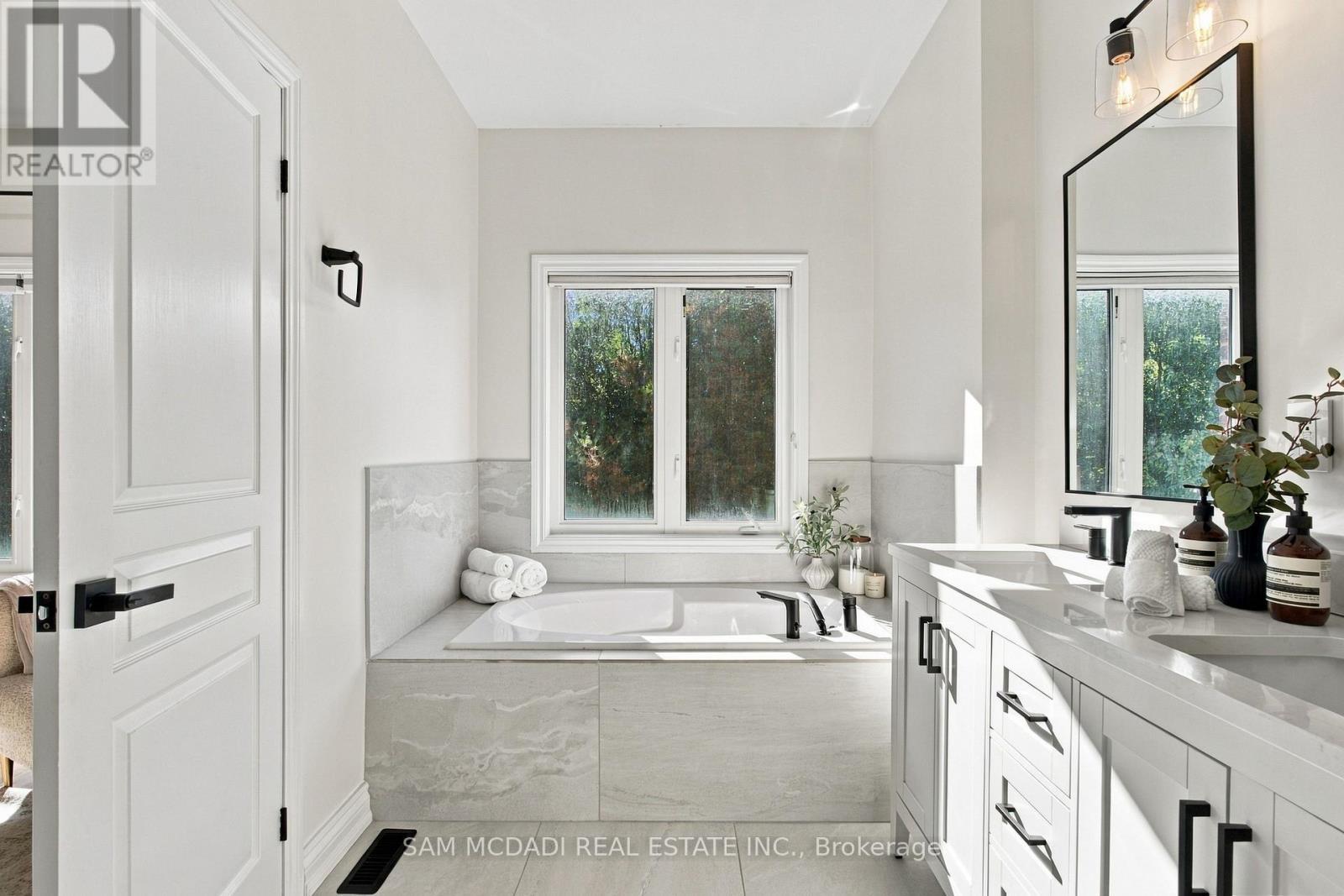 25 Premium Way, Mississauga, ON
