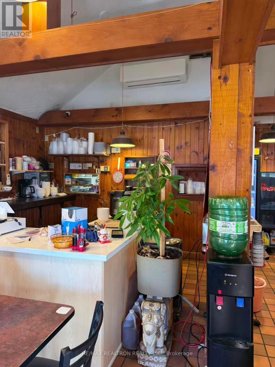 1088 Main Street W, Hamilton, ON