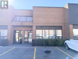 25 - 40 PIPPIN ROAD Vaughan, ON L4K 4M6