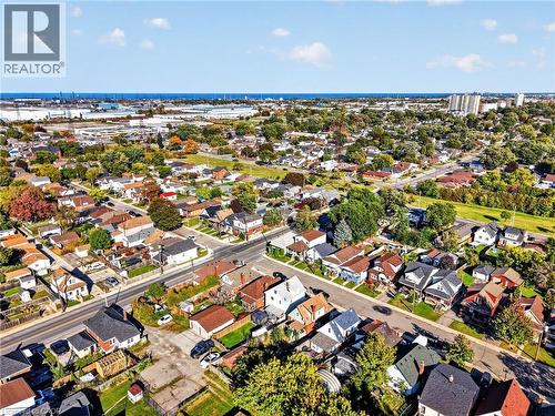 Residential neighborhood with a distant body of water - 215 Paling Avenue, Hamilton, ON 