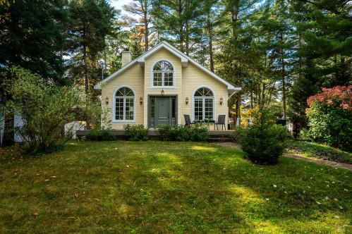 1117 Rue du Tour-du-Lac  Val-David, QC J0T 2N0