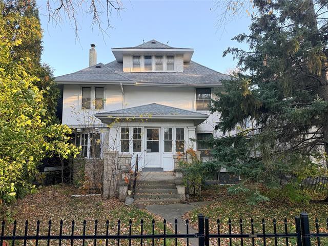 960 Grosvenor Ave, Winnipeg, MB
