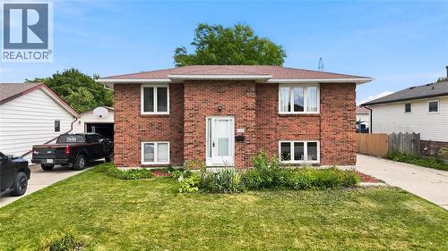 106 HASTINGS CRESCENT  Sarnia, ON N7S 5K5