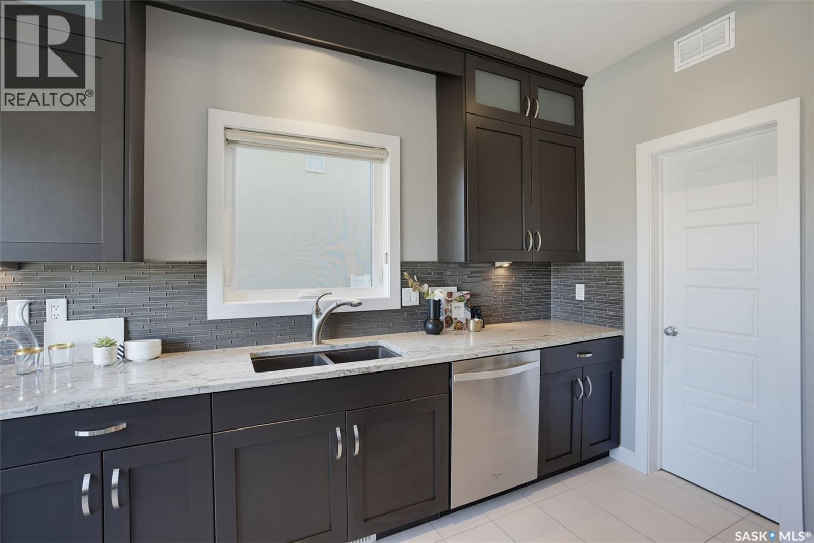 218 Warder Cove, Saskatoon, SK