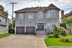 2682 Carré Denise-Pelletier Montréal (Saint-Laurent), QC H4R 2T5