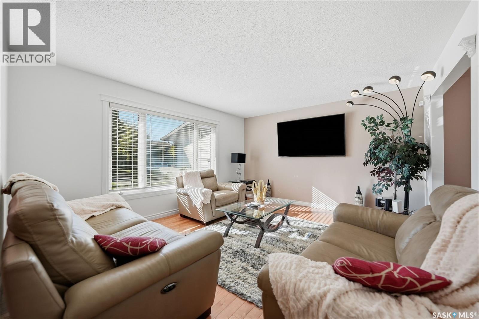 62 Chomyn Crescent, Saskatoon, SK