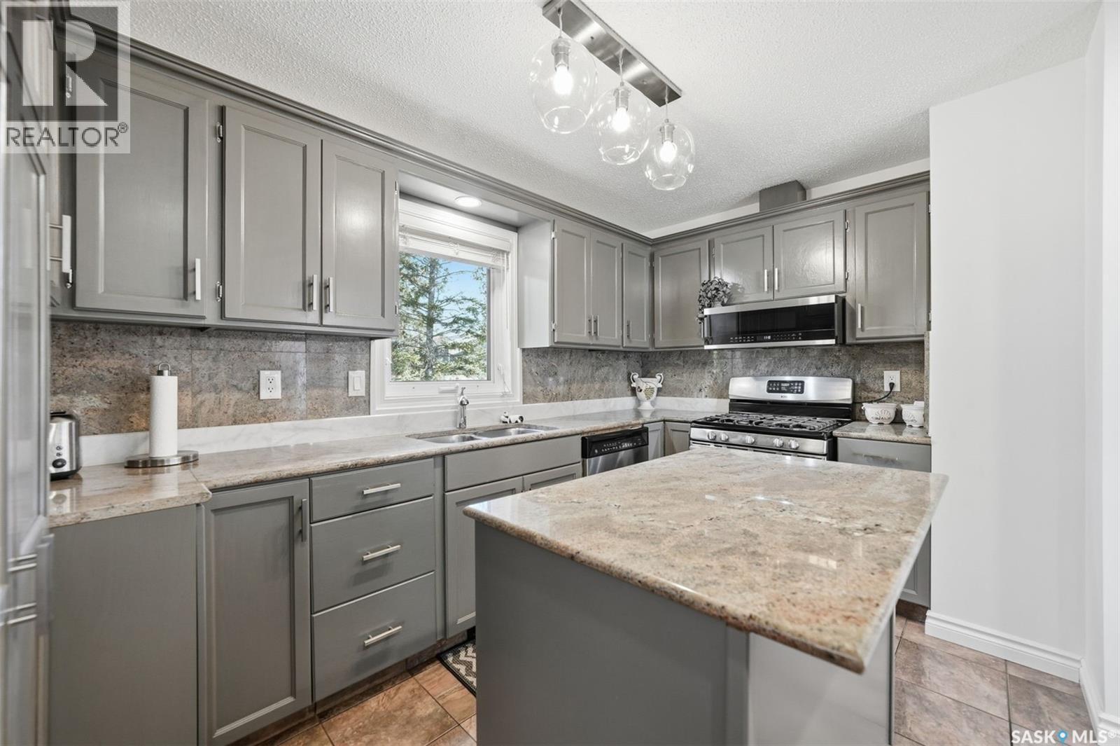 62 Chomyn Crescent, Saskatoon, SK