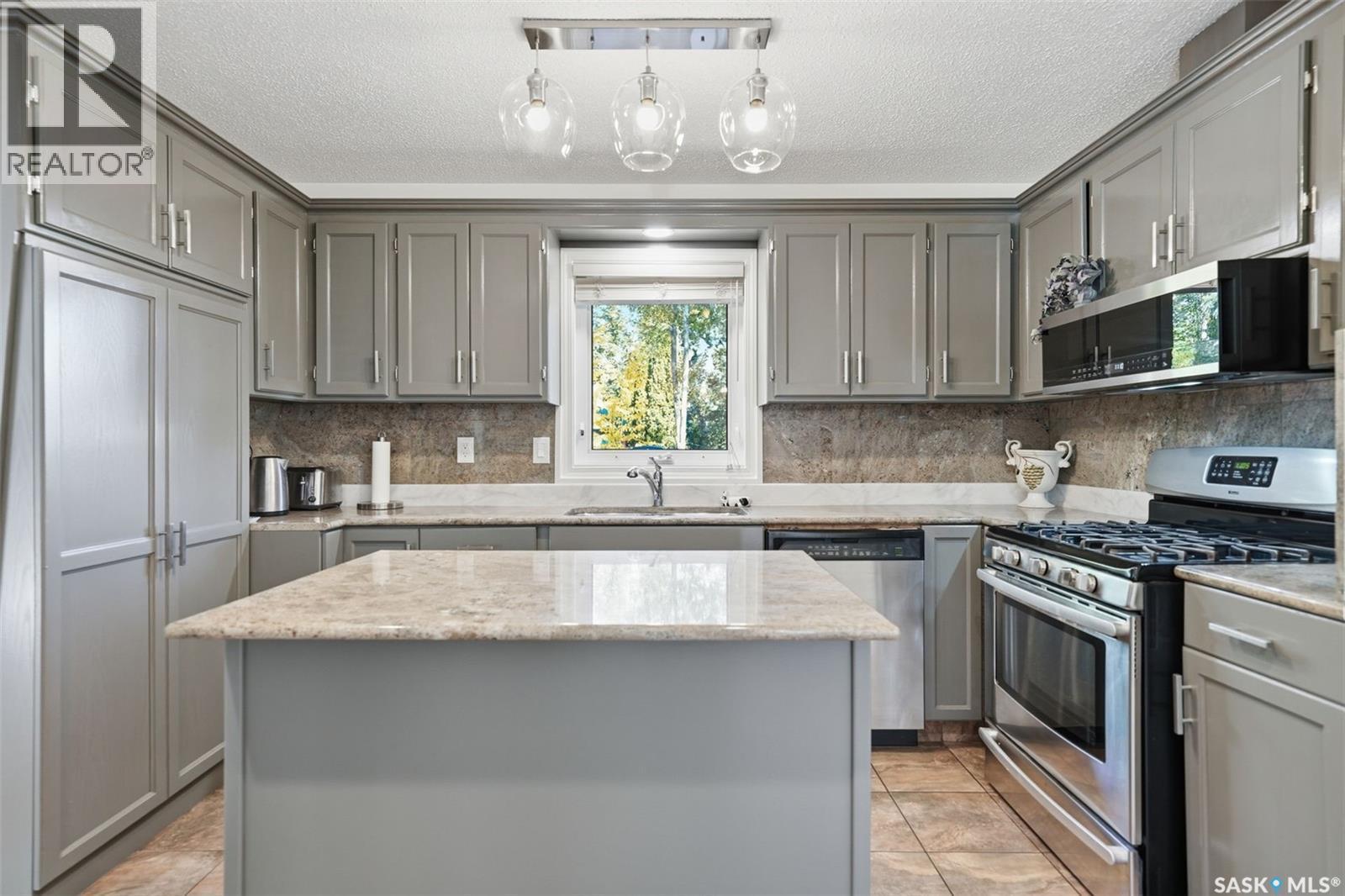 62 Chomyn Crescent, Saskatoon, SK