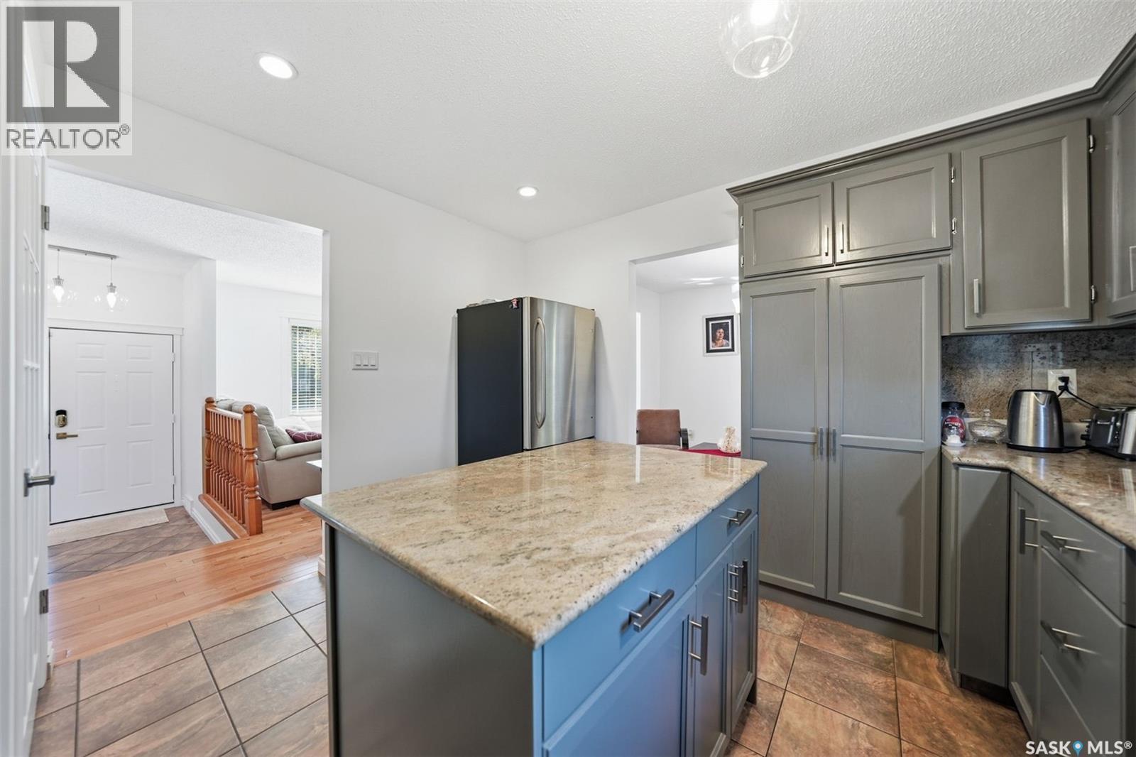 62 Chomyn Crescent, Saskatoon, SK