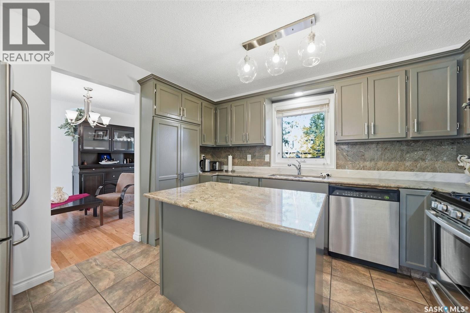 62 Chomyn Crescent, Saskatoon, SK