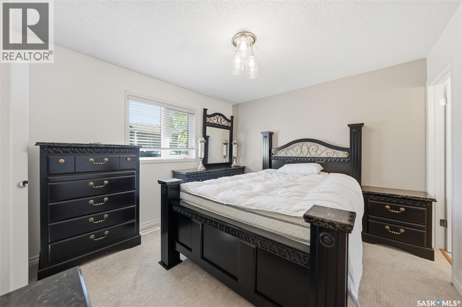 62 Chomyn Crescent, Saskatoon, SK