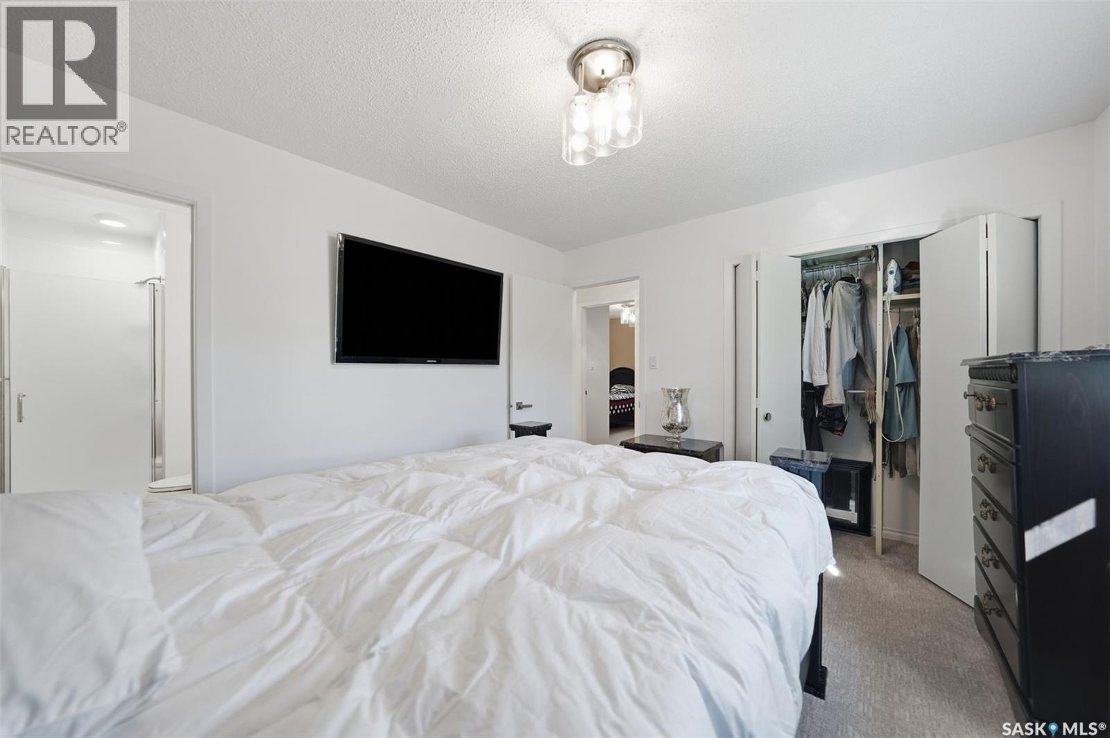 62 Chomyn Crescent, Saskatoon, SK